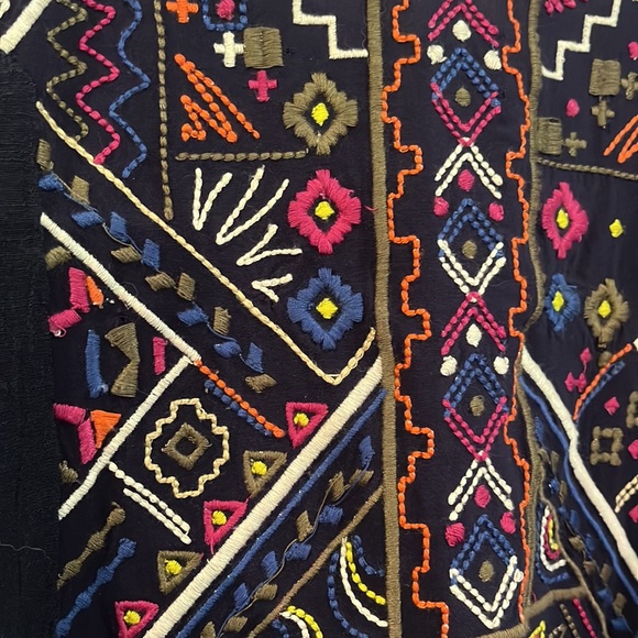 LOVE ON A HANGER EMBROIDERED FRONT ASYMMETRICAL TANK TOP BLUE MULTI PLUS SIZE 1X - Picture 7 of 12